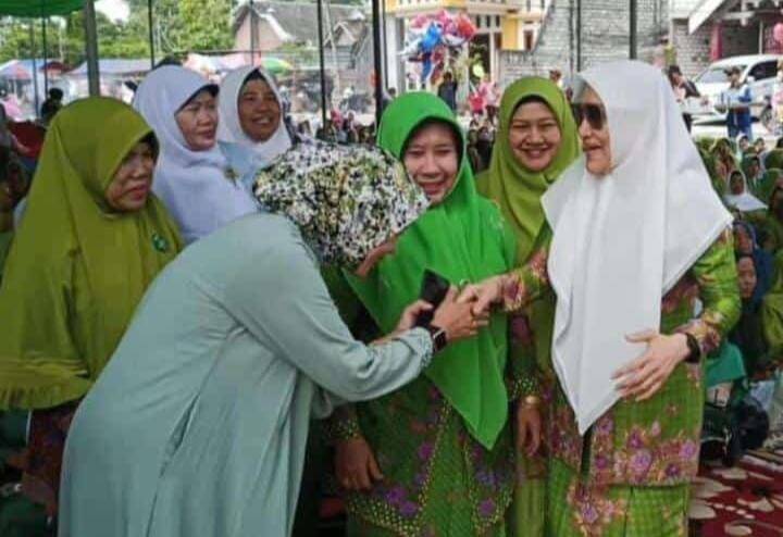 2 Kandidat Bacabup Bojonegoro Bersalaman