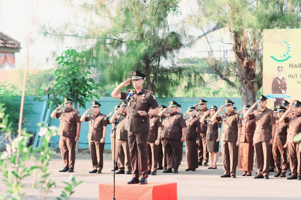 Kejari Lamongan Upacara Ziarah Peringati Hari Bakti Adhyaksa ke-64
