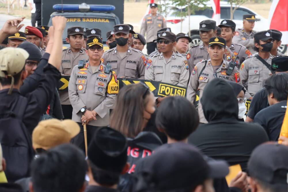 AKBP Mario Pimpin Pengamanan Unjuk Rasa di Gedung DPRD&nbsp;Bojonegoro